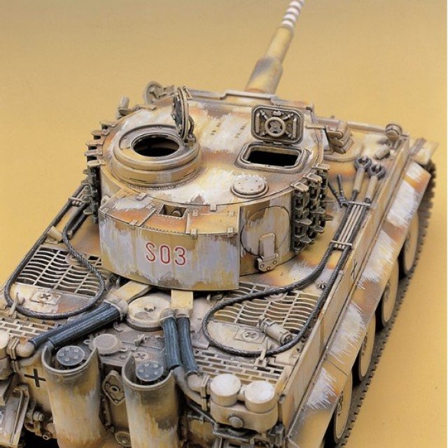 German Tiger 1 'Early Version' With Tanks Crew Figures